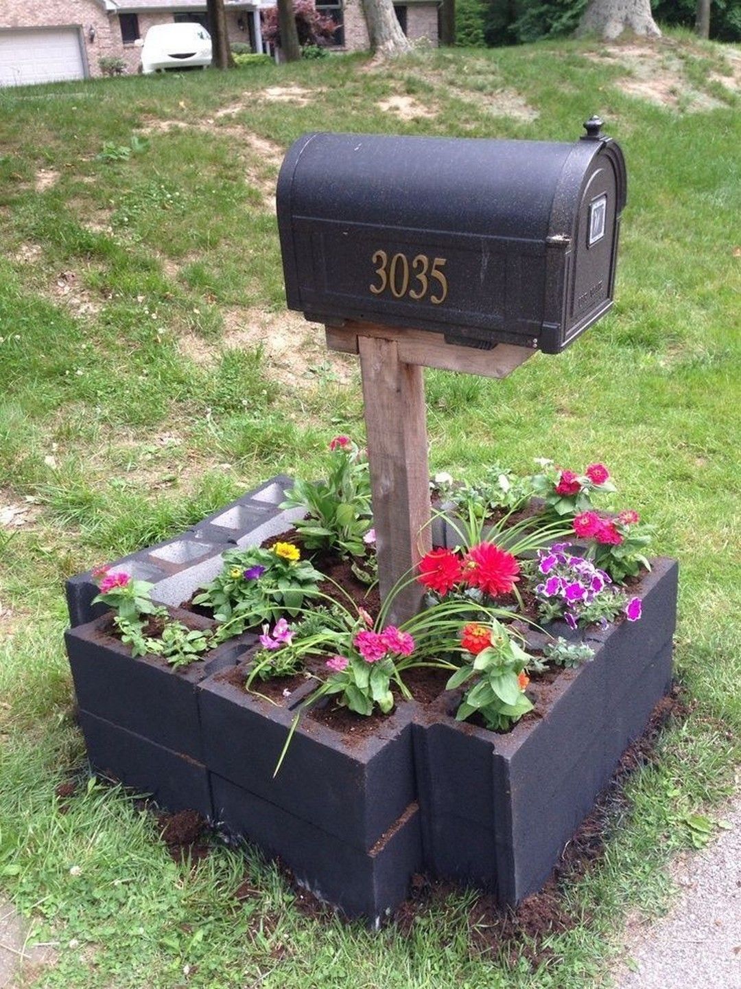 30 Brilliant “DIY Cinder Block” Ideas for Your Garden