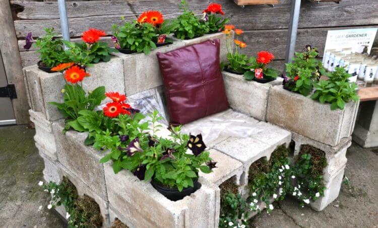 30 Brilliant “DIY Cinder Block” Ideas for Your Garden