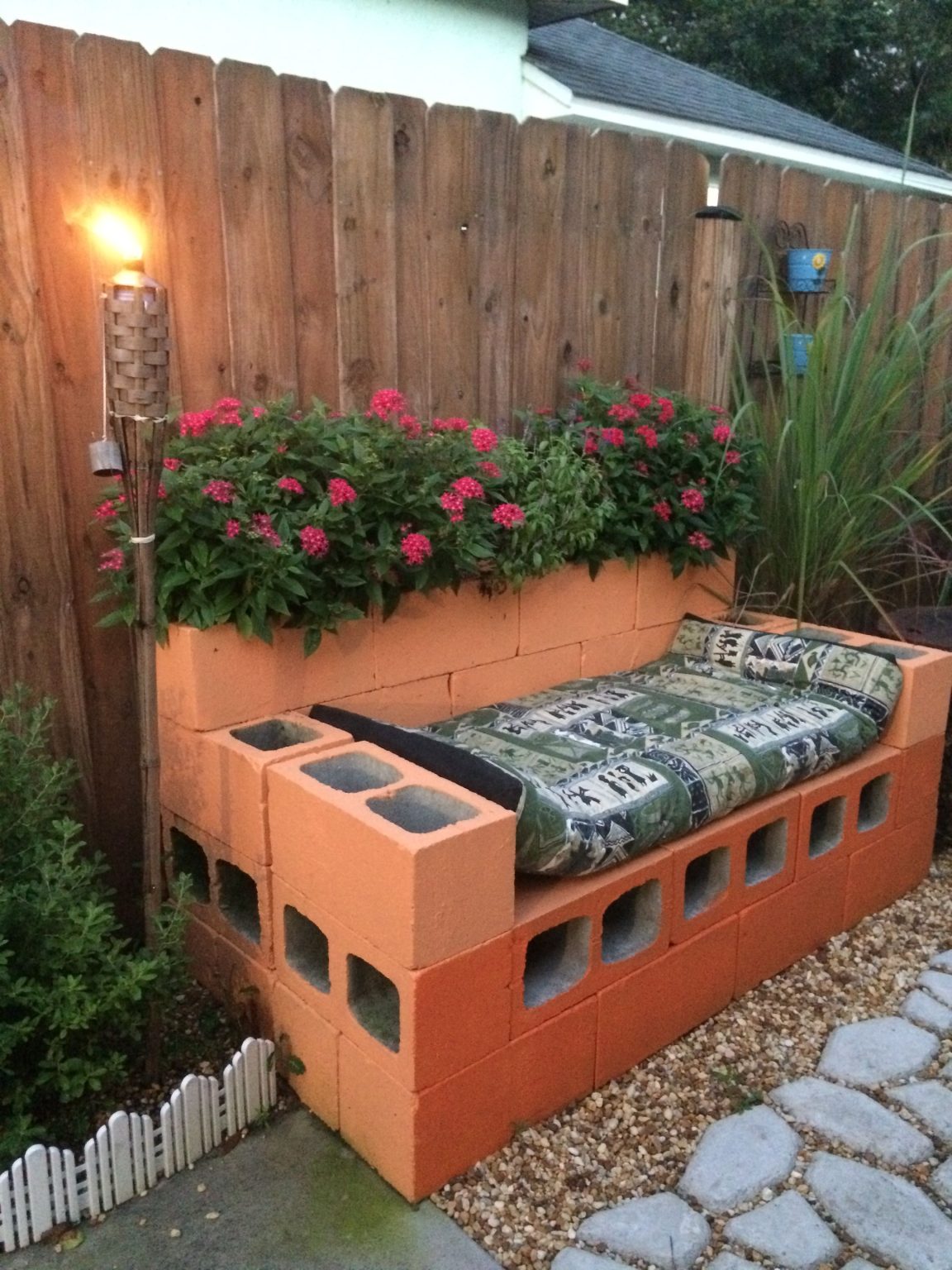 30 Brilliant “DIY Cinder Block” Ideas for Your Garden