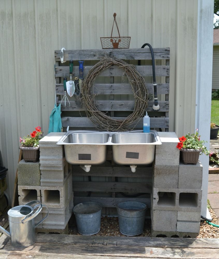 30 Brilliant “DIY Cinder Block” Ideas for Your Garden