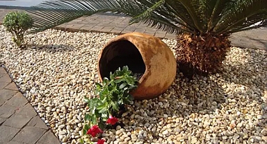 12 Eye Catching and Interesting Garden Landscaping Ideas