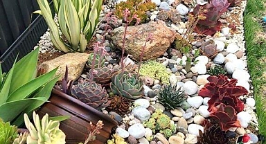 21 Landscaping Ideas for Small Front Yard