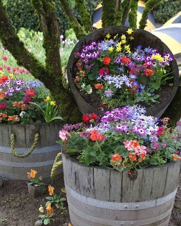 25 Clever DIY ideas to reuse old wine barrels in garden and yard decoration