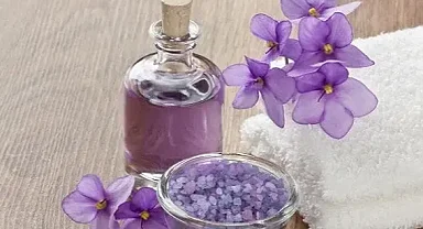 Menekşe Yağı Nedir? Cilt Bakımında Nasıl Kullanılır?